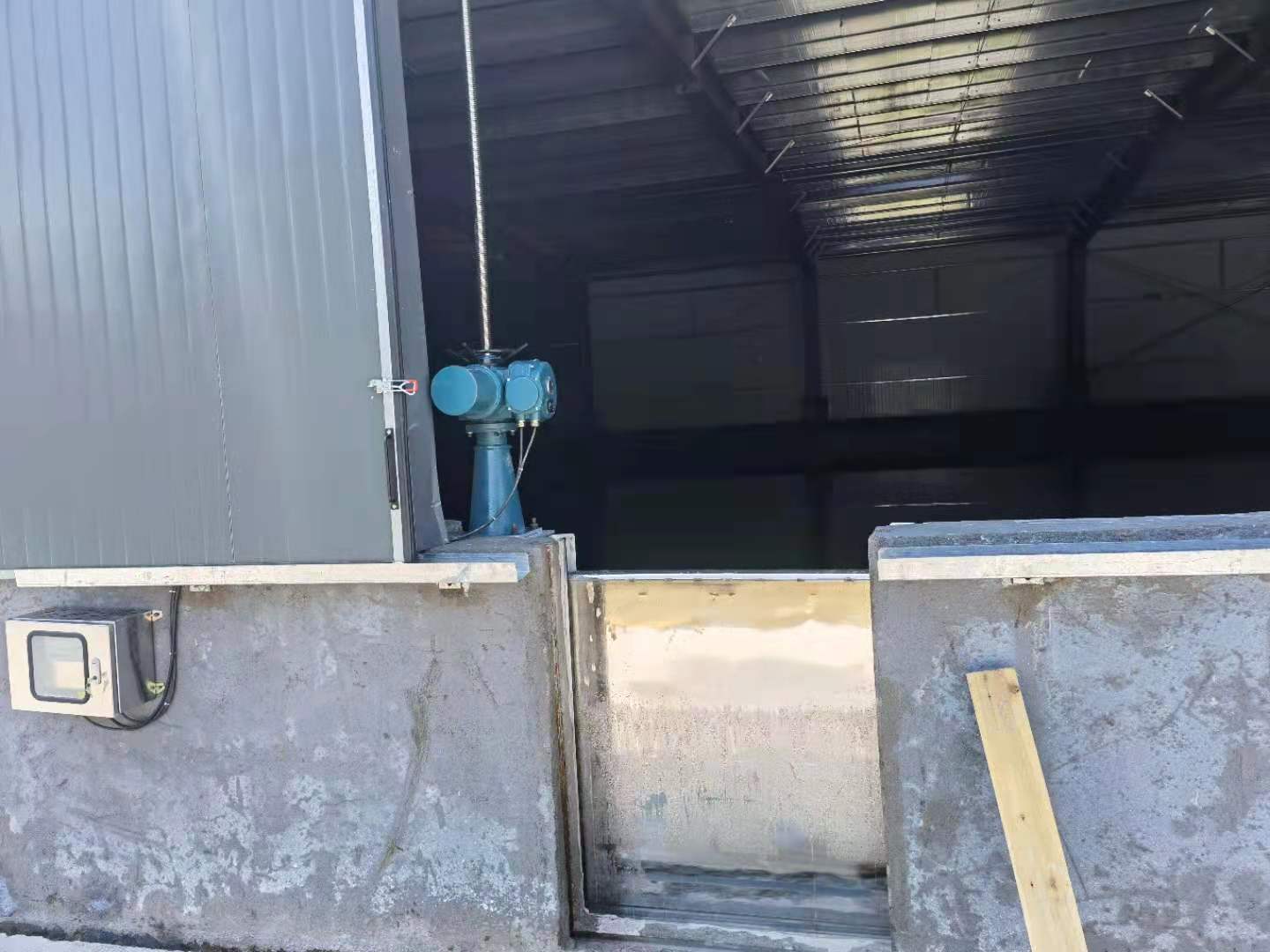 侧拉式镜面闸门